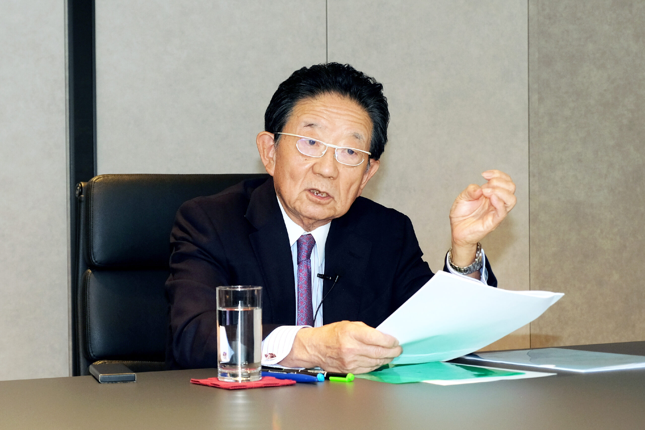 島田晴雄氏